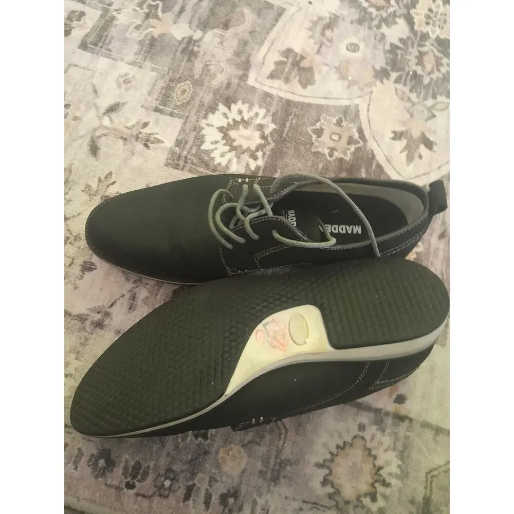 Black canvas oxford casual shoes by Madden by Steve Madden Size 8